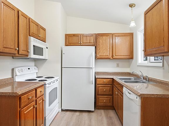 3rd image of 3325 SW Twilight Dr