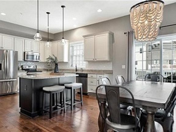 Kitchen & Dining Area