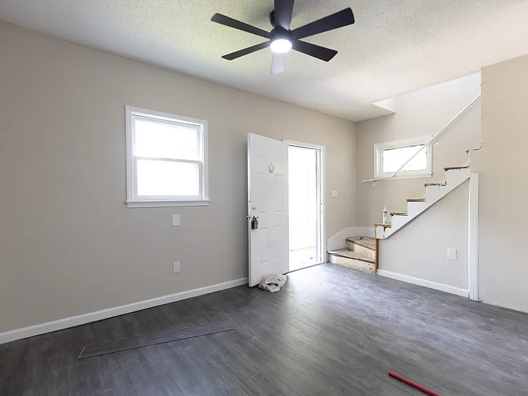 2717 Webster Ave — Photo 3