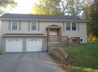 33625 Moss Rd, Burlington, WI 53105