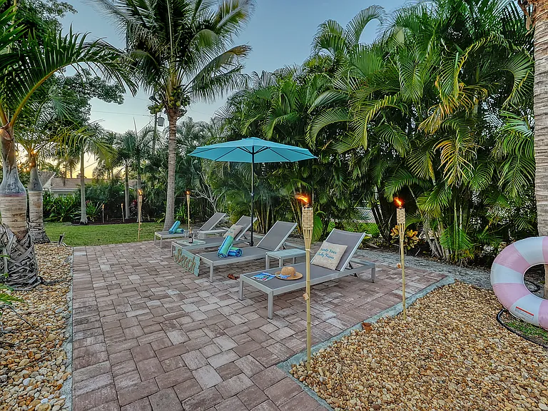 1102 Mallorca Dr — Photo 8