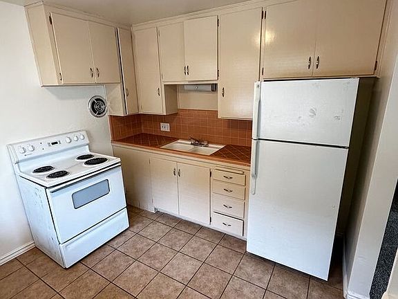 5th image of 1365 S Emery St #B1
