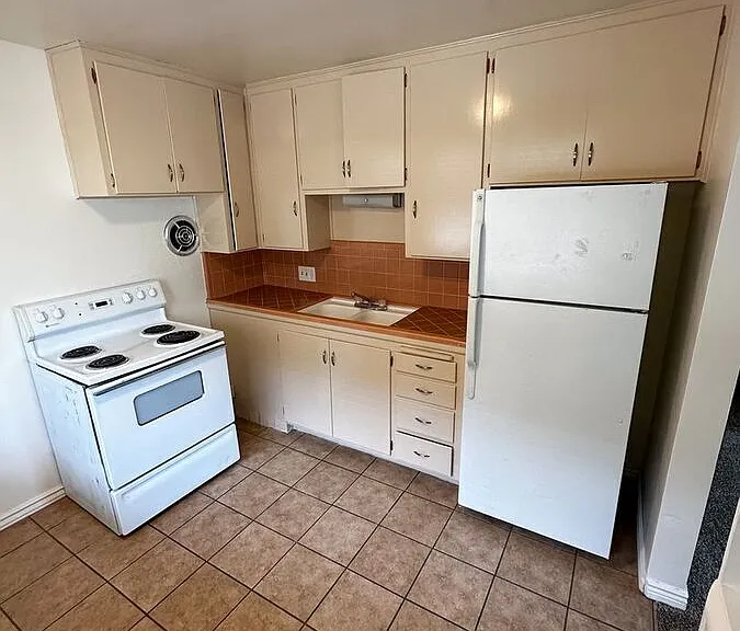 1365 S Emery St #B1 — Photo 5