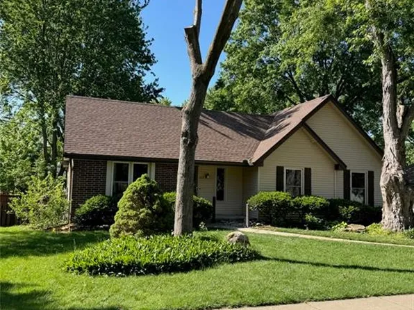 1605 High Dr, Liberty, MO 64068