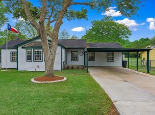 8825 Schiro Rd, Hitchcock, TX 77563