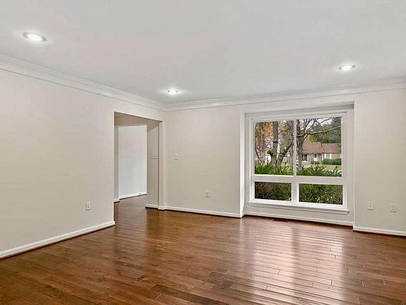 4th image of 1 McFarlin Ct