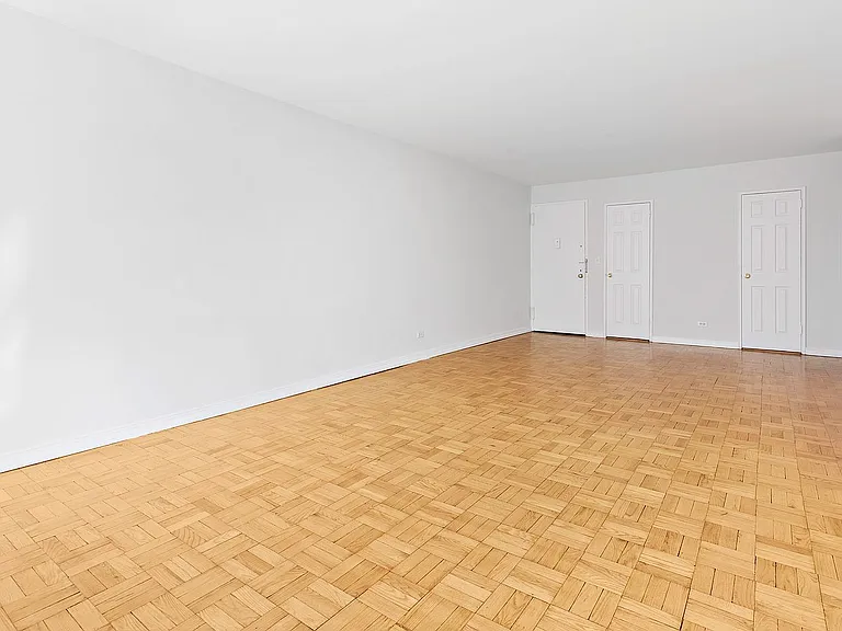 200 E 15th St #7D — Photo 5