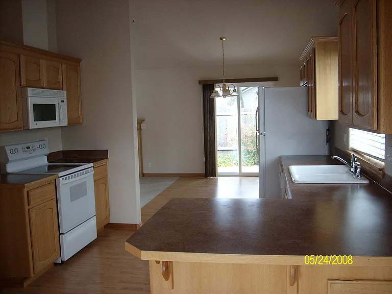 1049 Argon Ave — Photo 2