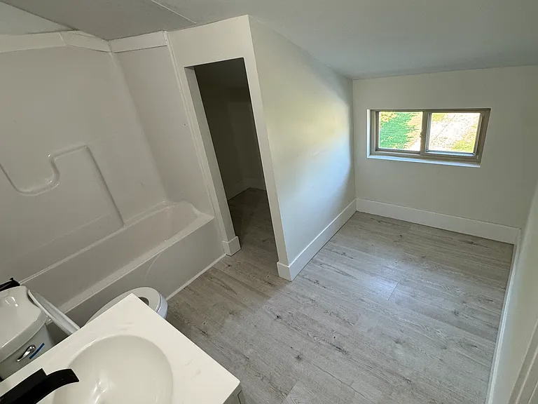 900 Mill St #6 — Photo 2