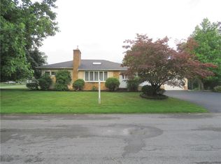 78 Willowen Dr, Rochester, NY 14609