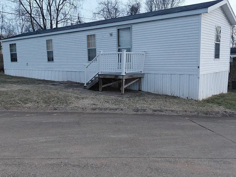 150 Camelot Rd #8 — Photo 1
