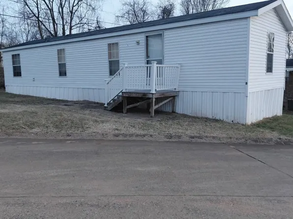 150 Camelot Rd #8, Belpre, OH 45714