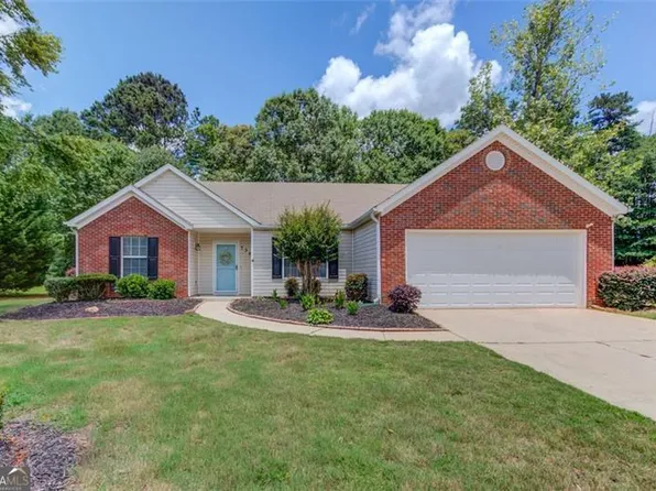 738 Baskins Cir, Winder, GA 30680