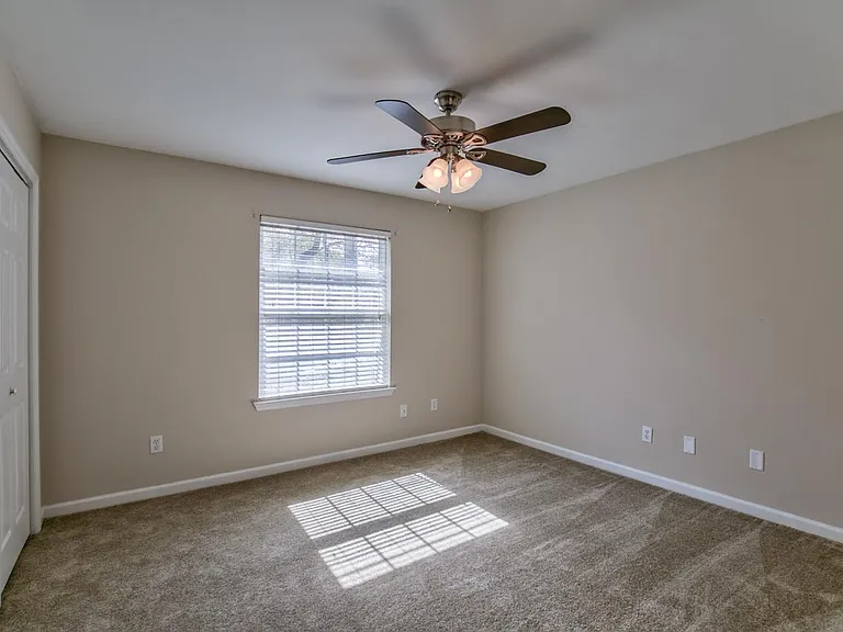 226 Columbia Dr — Photo 18