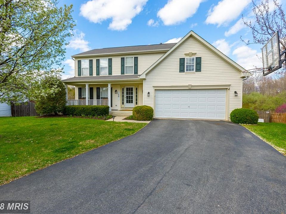 Great curb appeal and on Cul-De-Sac!