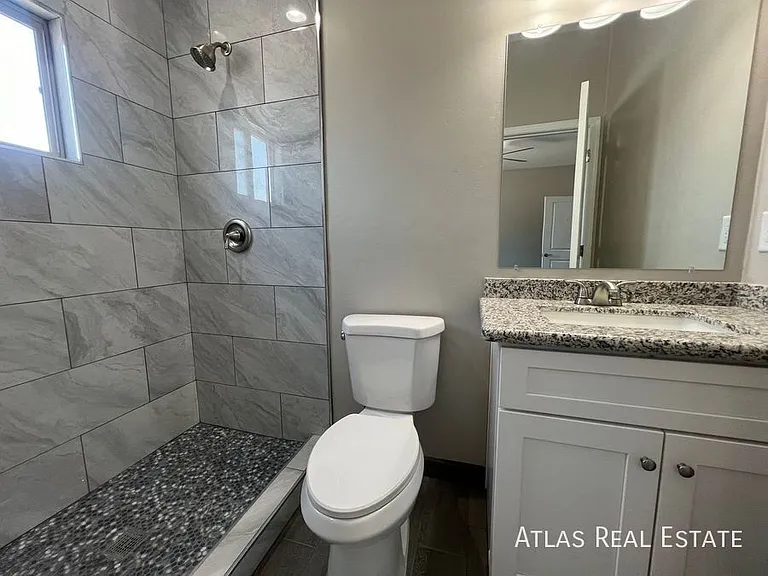 808 E 35th St #1 — Photo 15