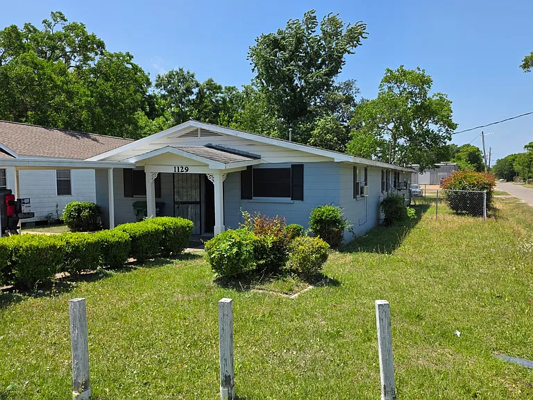 1129 Woodward Ave — Photo 2