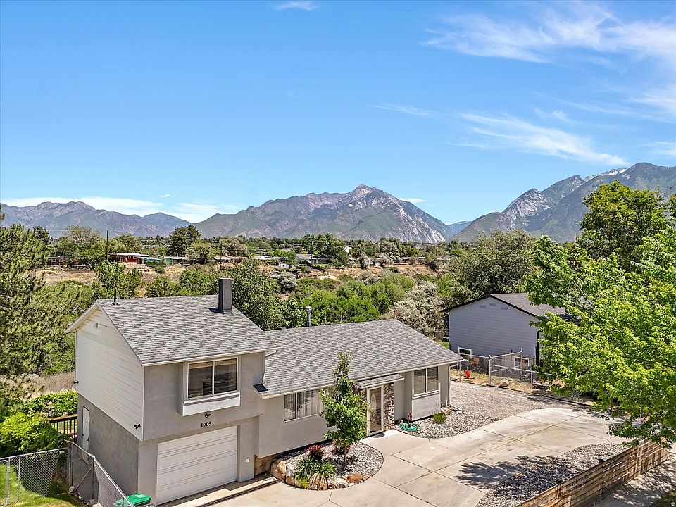 1st image of 1005 E Violet Dr S