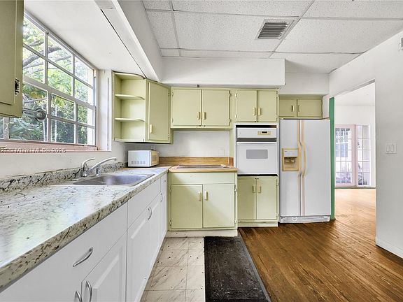 4th image of 737 Minorca Ave