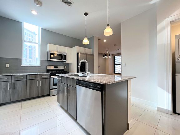 4th image of 128 Pearl St #3