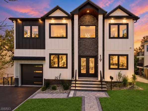 19 Mayfair Pl, Clifton City, NJ 07013