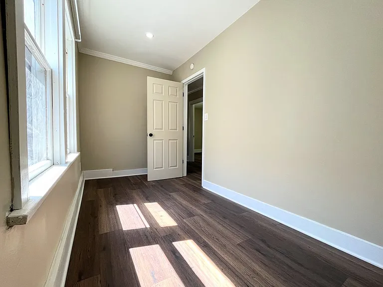 501 Plymouth Ave — Photo 9