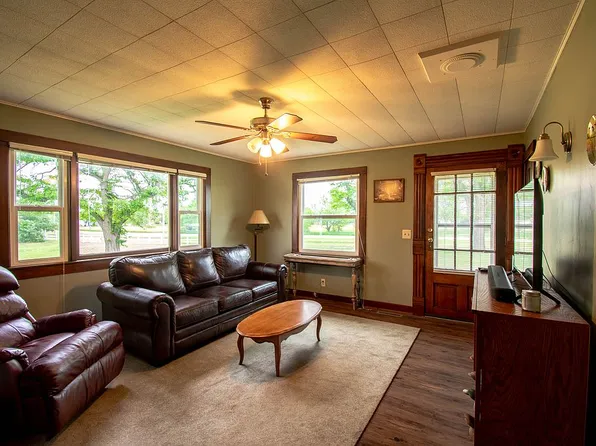 411 W Main St, Kirwin, KS 67644