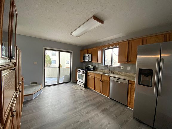 4th image of 56 Woodhill St