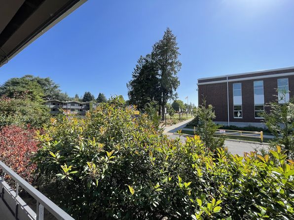 143 S 152nd St APT 12