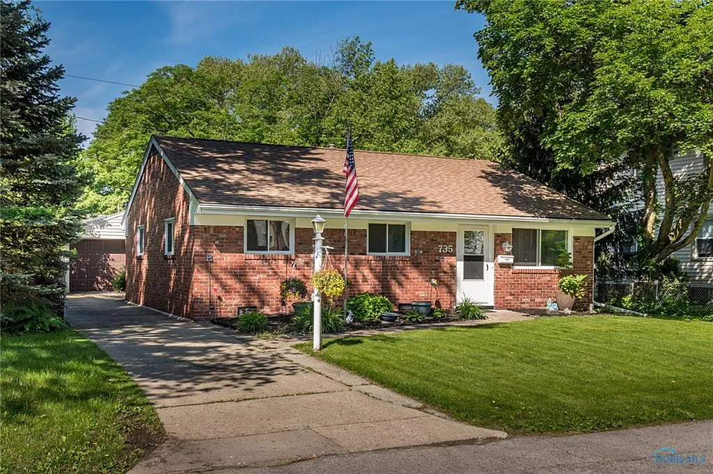 735 Inwood Pl photo 1