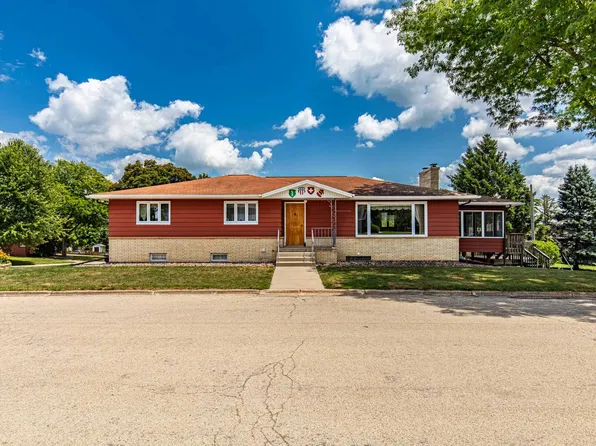1300 4th St, New Glarus, WI 53574