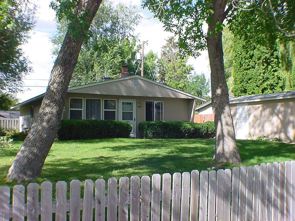 GREAT CURB APPEAL