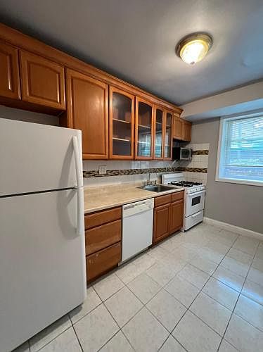 1st image of 16 Valdale Ave