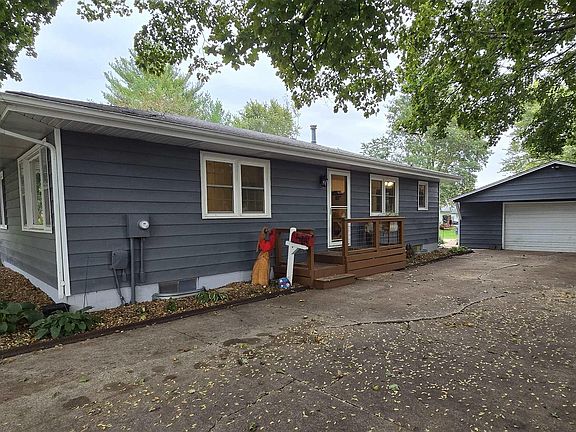 2nd image of 805 Iowa St