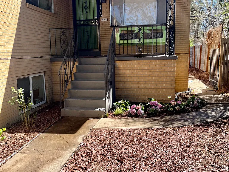 Front view entrance, shared yard