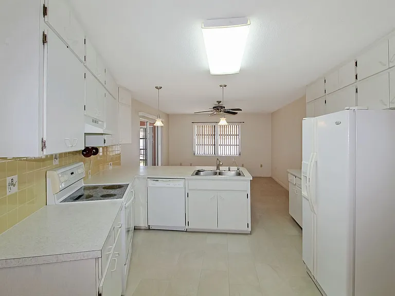 1317 Mango Ave — Photo 10