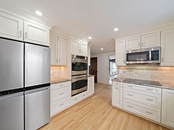 4th image of 49 Algonquin Rd