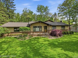 6920 Pontiac Trl, West Bloomfield, MI 48323