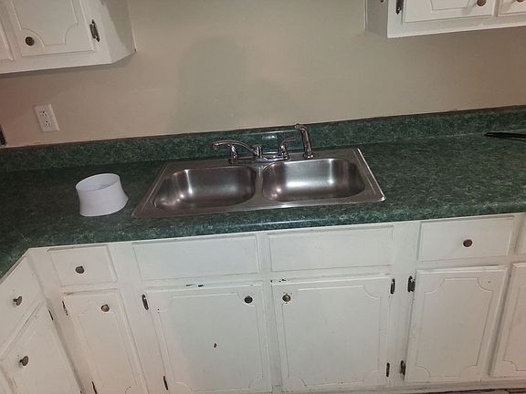 2nd image of 907 E 16th St