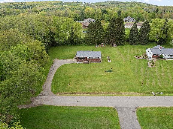 3rd image of 26 Lynn Dr