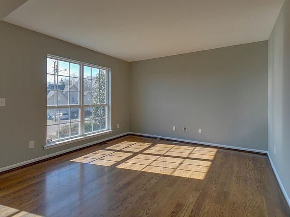 2nd image of 206 Briarcotes Cir