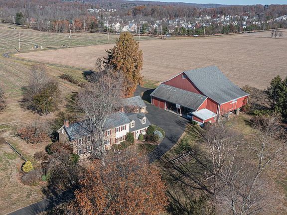 4th image of 2209 Swamp Rd