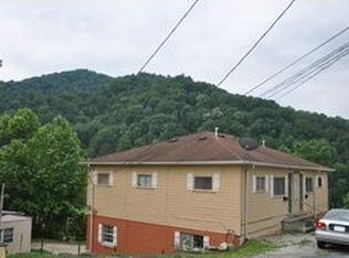 464 Hill St, Madison, WV 25130