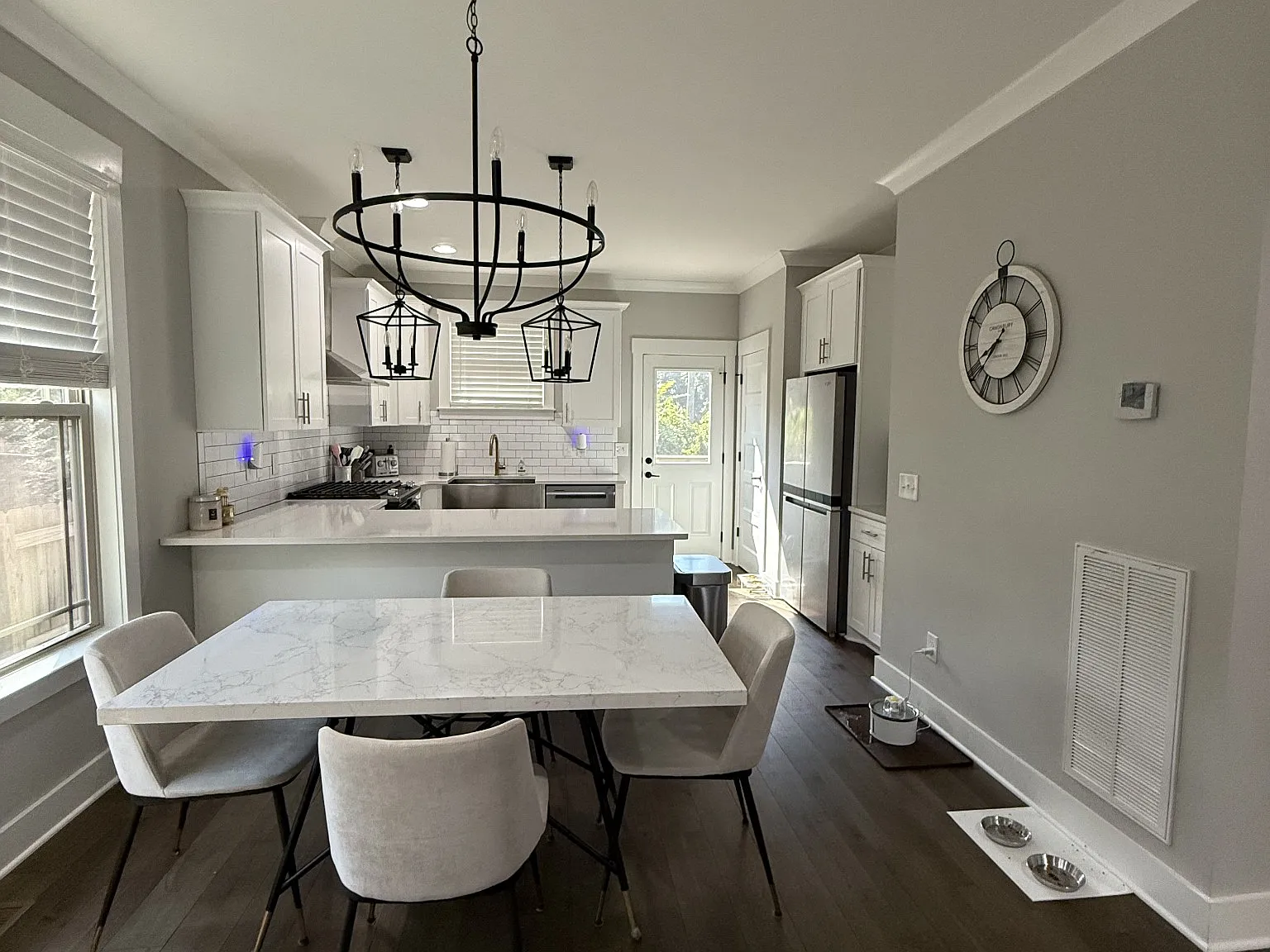 4 bed, 3.0 bath, 1726 sqft, $3,200 — Photo 4