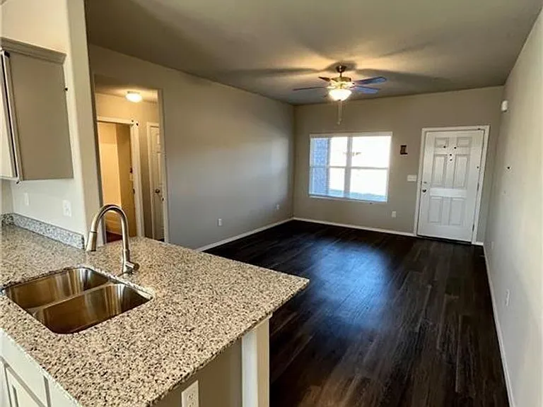 909 E Egret Rd — Photo 5