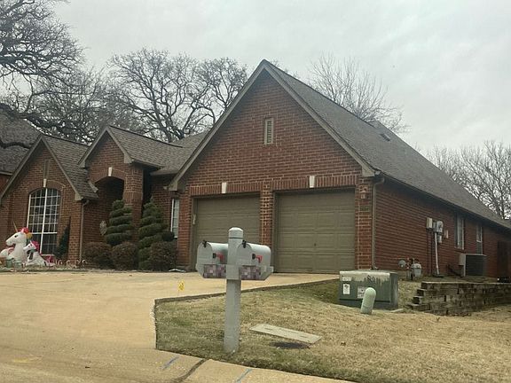 2nd image of 2725 Woodside Dr