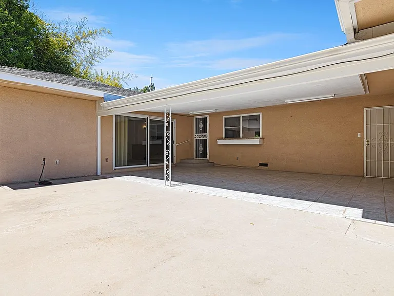 1511 E Almendra Dr — Photo 4