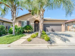 1323 E Via Estrella Dr, Fresno, CA