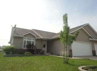 8428 Woodstone Ct SW, Cedar Rapids, IA 52404