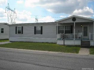 1359 Fernwood Dr, Lockport, NY 14094